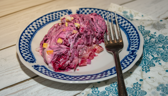 Шуба пухнет не от майонеза: «Селедка под шубой» подорожала на 9% за год