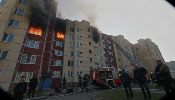Пожар в «двушке», а спасали целый дом: в Петергофе эвакуировали 25 человек, двое пострадали