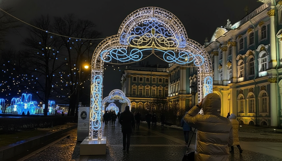 Пахнет корицей и мандаринами: в Петербурге стартуют новогодние ярмарки