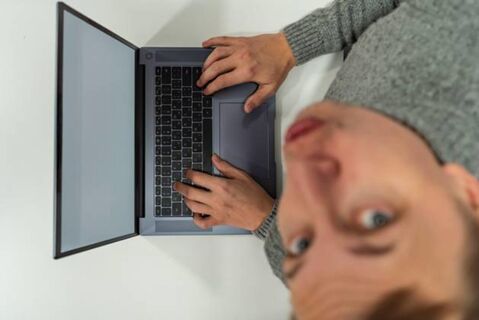 Шпионят ли за вами через камеру: как распознать и прекратить слежку - чек-лист для бдительных