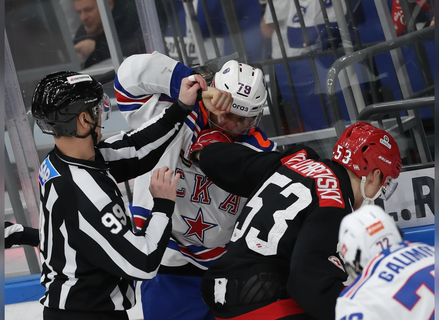 Сирена смолкла, а кулаки — нет: СКА и «Спартак» подрались после матча