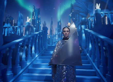 Вечнозеленое чудо: как на «Ленфильме» снова зажглись огни новогодней ёлки спустя годы забвения