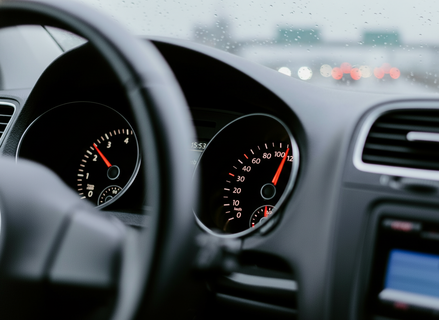 Чудеса заканчиваются с боем курантов: в Петербурге перестанут продлевать водительские права с 1 января