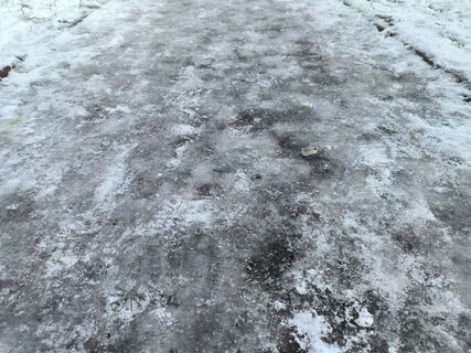 Жёлтая тревога в Петербурге до 21 ноября: гололёд превратит тротуары в каток