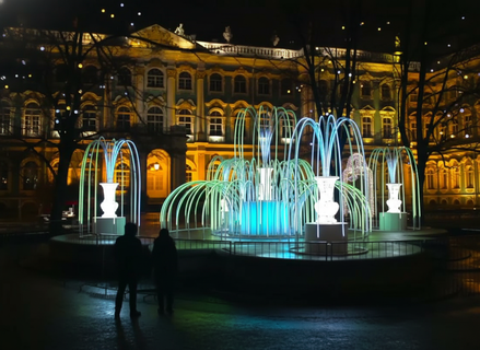 Сверкают, а не брызжут: где искать зимние фонтаны на улицах Петербурга