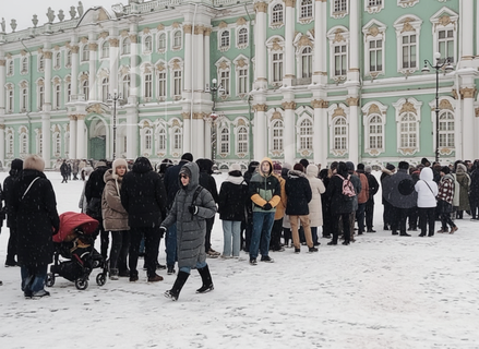 Не за сахаром — за шедеврами: у Эрмитажа очередь, как в эпоху дефицита