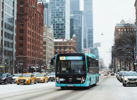 Пассажиров ждёт загадочный вояж: как дорожные работы на набережной Лейтенанта Шмидта запутают пути автобусов и троллейбуса