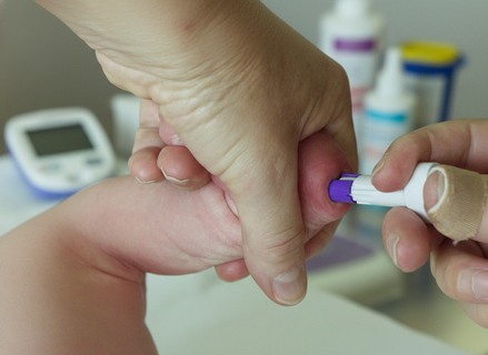 Неонатальный скрининг в России усилили: добавили два наследственных заболевания