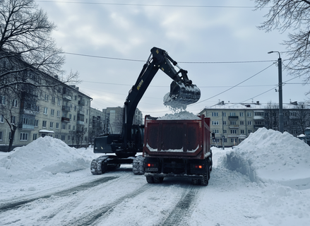 Куда исчезают горы белого золота? Тайны снежных караванов Петербурга
