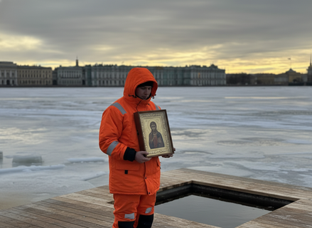 Кому нельзя прыгать в ледяную купель: неожиданные «запреты» врачей для крещенских моржей