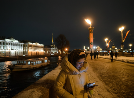 Ростральные колонны вспыхнули в честь героизма ленинградцев