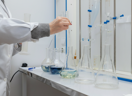 Скрытая угроза или чистый обман: что обнаружили в водопроводной воде Петербурга после 200 тысяч проверок