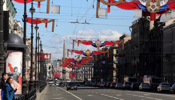 Без самокатов и ТЦ, но с огнями в небе: Петербург вводит особые правила в День Победы