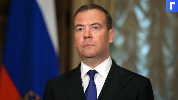 Медведев допустил введение обязательной вакцинации от COVID-19