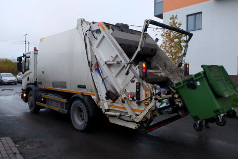 Тихая революция в уборке Петербурга: новые мусоровозы покоряют узкие улочки исторического центра 