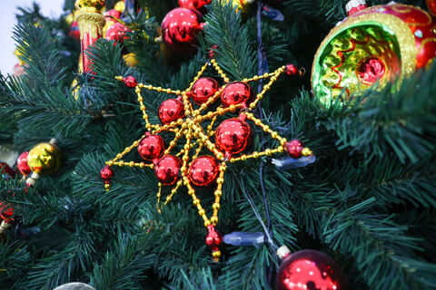 Праздник с наценкой: в 2025-м новогодние украшения в России подорожали на 13%