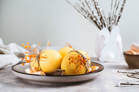 Никакой химозы: окунаю пасхальные яйца в эту жидкость - скорлупки становятся ярче солнца, даже разбивать жалко