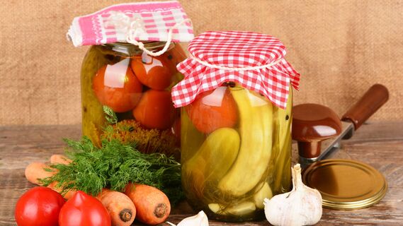 Эти крышки испортят вкус домашних заготовок: замените другим вариантом