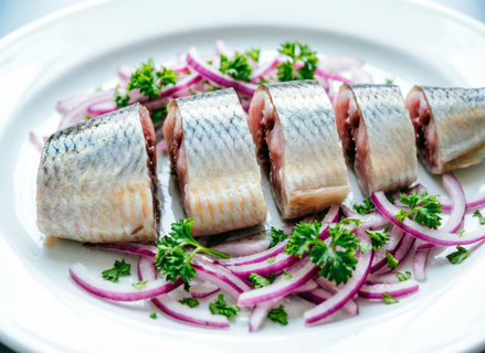 Заливаю селедку соком – получаю рыбку прямиком из Голландии: ароматная, нежная, вкусная