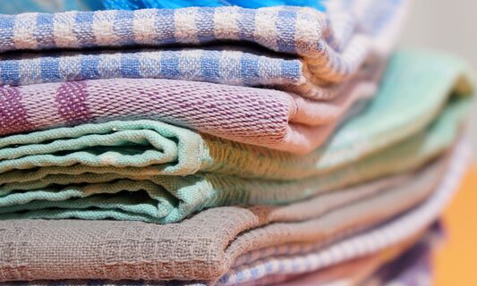 Кухонные полотенца не стираю - кладу в микроволновку на 5 минут: от пятен не останется и следа