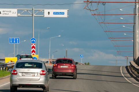 указатель, дорога, автомобили