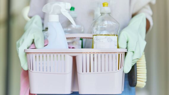 Не вздумайте мыть эти предметы в доме хлоркой: испортите за одну уборку