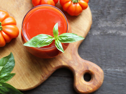 Готовлю томатный сок на зиму по проверенному рецепту: вкус как из детства