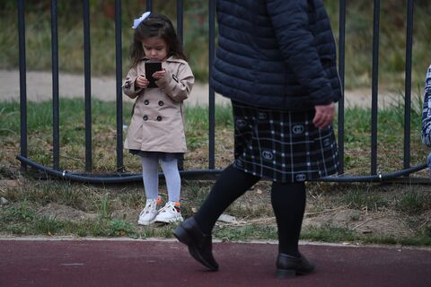 Родительский контроль: в Петербурге готовят новые поправки к закону о защите детей