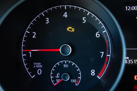 На панели загорелся "чек" - не спешите в сервис: как устранить неполадку 