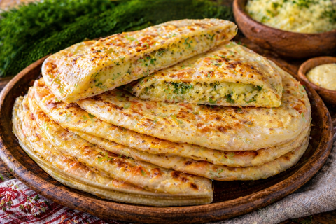 Так лепёшки готовят только в Татарстане: всё дело в сочной начинке — проще и быстрее пирожков