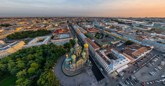 Мрачная изнанка парадных фасадов: как появились в Питере дворы-колодцы