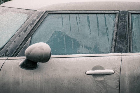 Как не испортить замерзший замок машины зимой: ошибки, которые совершают все