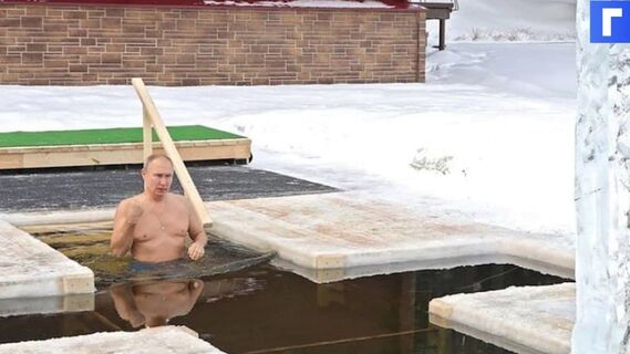 Британцев поразило видео с окунающимся в прорубь Путиным