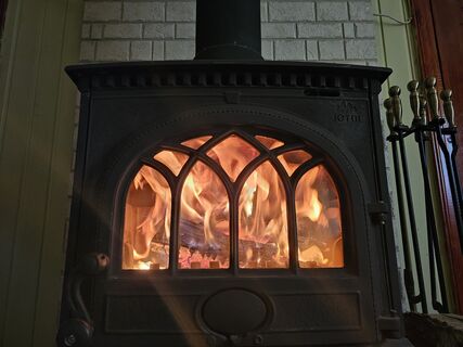 Бросили комок в печь – и сажа вылетит со свистом: лезть на крышу для чистки трубы не придется