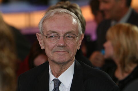 Памятник Лаврову откроют в Ораниенбаумском саду