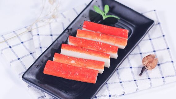 Пирог из тортильи с сочной начинкой из крабовых палочек