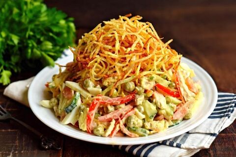 Эффектное и вкусное украшение для любого салата: блюдо сразу станет в 10 раз вкуснее