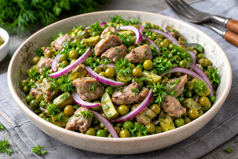 Салат из копеечного продукта, который вкуснее мяса: теперь готовлю его постоянно