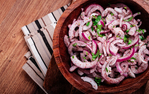 Мариную лук для шашлыка только в пряном рассоле – улетает со стола быстрее мяса