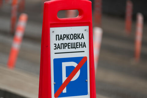 Стоянка без снега и мусора: на платных парковках Петербурга запретят оставлять машины до утра