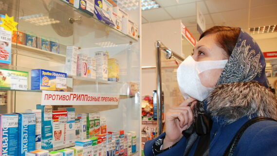 Женщина в аптеке