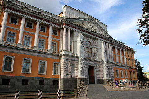 Секрет притяжения: что заставило толпы гостей штурмовать Русский музей в праздники