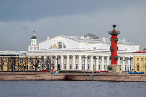 Петербургские тайны: что внутри Ростральных колонн и как туда попасть 