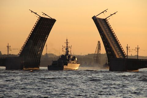Разводка в действии: мосты Петербурга готовятся к навигации