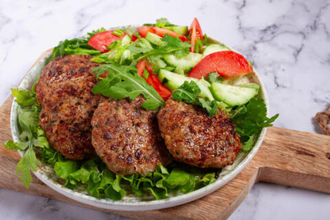 Из 1 кг куриного филе – 37 сочных котлет на заморозку за 30 минут: быстрый, вкусный и полезный ужин всегда под рукой