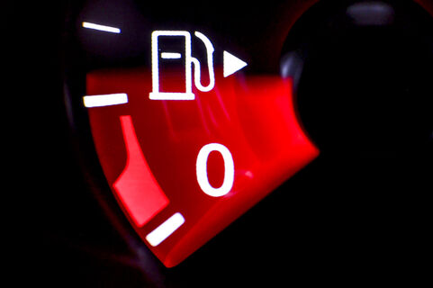 Доездились до лампочки? Вы рискуете попасть на дорогой ремонт — правда, о которой молчат