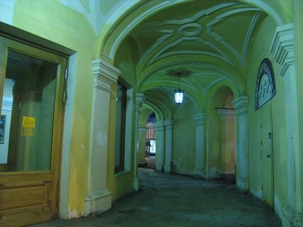 Витражи, ажурные галереи и стеклянная крыша: как по старинным чертежам восстановят сгоревший пассаж «Апрашки»
