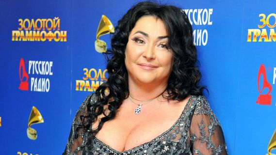 Видео с татуировками Лолиты попало в Сеть: певица похвасталась ими в постели