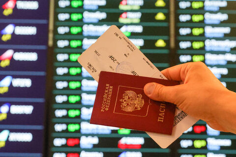 2,5 тысячи вписываний против 900 тысяч паспортов: детей обяжут летать по своим документам