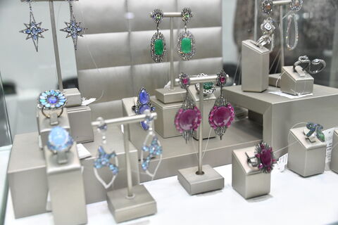 Невский блеск переехал в Сеть: петербуржцы всё чаще покупают ювелирные украшения на сетевых торговых площадках